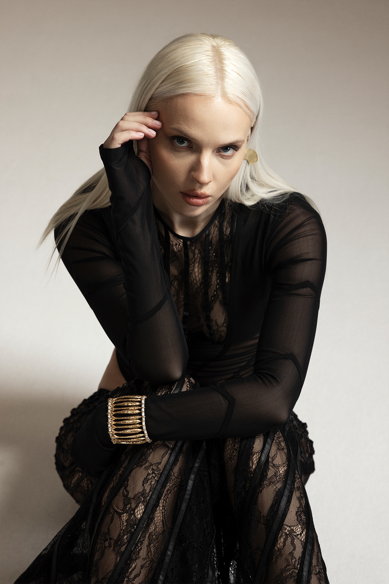 V-neck bodysuit with lace center detail – ZAN Studio